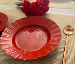 Kit 10 pratos fundos redondos borda petalas plastico vermelho