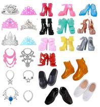 Kit 10 Sapatos Barbie + 4 Sapatos Ken + 6 Coroas + 6 Colares