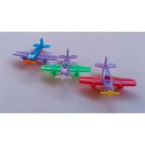 Kit 100 Mini Avião Aviãozinho Plástico Colorido Sacolinha