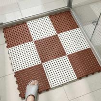 Kit 12 Tapete Estrado Antiderrapante 30x30cm Modular Drenante Encaixe Box Banheiro Piscina Chuveiro Área Molhada Piso