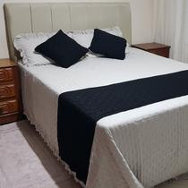 Kit - 1un Peseira - 2un Capas de Almofada em Tricô - Para Cama Casal / Queen - Mod Trab - Katlen Tricot Cor:BegeTamanho Kit - 1un Peseira - 2un Capas de Almofada em Tricô - Para Cama Casal / Queen - Mod Trab - Katlen Tricot Cor:BegeTamanho