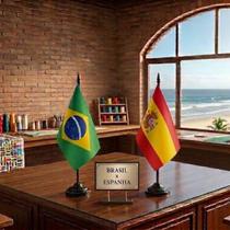 Kit 2 Bandeirinhas De Mesa Brasil E França e Espanha Kit 2 Bandeirinhas De Mesa Brasil E França e Espanha