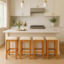 KIT 2 Banquetas Alta Decorativa Lívia Para Balcão Cozinha Base em Madeira Suede Bege KIT 2 Banquetas Alta Decorativa Lívia Para Balcão Cozinha Base em Madeira Suede Bege