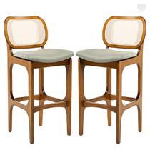 Kit 2 Banquetas Alta em Madeira Decor Encosto Rattan Estofada Linho Verde L84 RMI Kit 2 Banquetas Alta em Madeira Decor Encosto Rattan Estofada Linho Verde L84 RMI