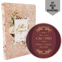 Kit 2 - Bíblia Rosa NVI Feminina + Livro De Devocionais Diários Dia a Dia Com João Calvino