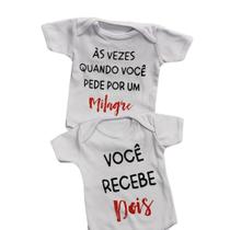 Kit 2 Body de Bebe Gêmeos Manga Curta Frases para Gêmeos Unissex 100% Suedine Kit 2 Body de Bebe Gêmeos Manga Curta Frases para Gêmeos Unissex 100% Suedine