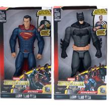 Kit 2 Bonecos Batman E Superman 30cm Com Led E Som Marvel