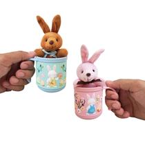 Kit 2 Canecas Emborrachada + 2 Coelhos Páscoa Pelúcia