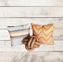 Kit 2 Capas Almofadas Decorativas 42x42 + 1 Almofada Nó - 47 Kit 2 Capas Almofadas Decorativas 42x42 + 1 Almofada Nó - 47