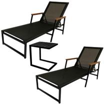 Kit 2 Espreguiçadeira em Alumínio e Tela Sling Modelo Zurick Braços de Madeira + Mesa Lateral em C