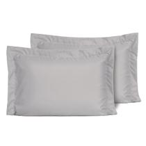 Kit 2 Fronhas Slim com 3 Abas 50cm x 70cm Micropercal 200 Fios - Cinza - 100% Poliéster Kit 2 Fronhas Slim com 3 Abas 50cm x 70cm Micropercal 200 Fios - Cinza - 100% Poliéster