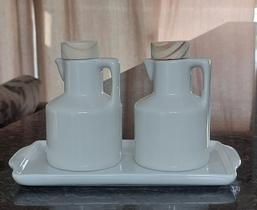 Kit 2 Galheteiro 100ml Azeite e Vinagre + Bandeja - Porcelana - Antilope Decor Porcelanas