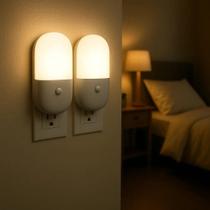 Kit 2 Luminárias Tomada Mini Abajur Infantil Led Luz Noturna Quarto Bebê Decoração Econômica Compacta Segurança Corredor Presente Criativo Iluminação