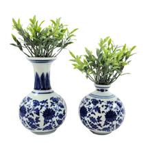 Kit 2 Mini Vasos Porcelana Floral Azul E Branco Pick Verde Kit 2 Mini Vasos Porcelana Floral Azul E Branco Pick Verde