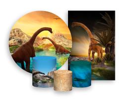 Kit 2 Painéis De Festa + Trio De Capas Cilindro - Dinossauro Lago e Montanhas 002 Kit 2 Painéis De Festa + Trio De Capas Cilindro - Dinossauro Lago e Montanhas 002