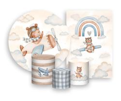 Kit 2 Painéis De Festa + Trio De Capas Cilindro - Ursinho Aviador nas Nuvens Bege e Azul 034 Kit 2 Painéis De Festa + Trio De Capas Cilindro - Ursinho Aviador nas Nuvens Bege e Azul 034