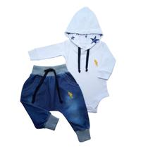 Kit 2 Peças sendo 1 Body Suedine com Capuz e 1 Calça Jeans