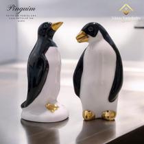 Kit 2 Pinguins Pequenos Com Acabamento Impecável Em Porcelana E Ouro - AVB DECORAÇÕES