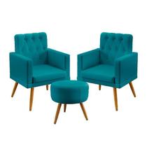 Kit 2 Poltronas Decorativas Vega Rodapé e Capitonê com Puff Solar Sued Azul Turquesa Aradecor