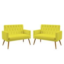 Kit 2 Poltronas Namoradeiras Decorativas Estofadas Sala De Estar Vega Com Rodapé E Botões Capitonê Sued Amarelo Aradecor