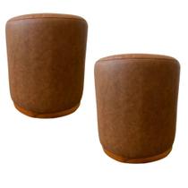 Kit 2 Puff Barcelona Decorativo Couro Caramelo Base Madeira