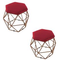 Kit 2 Puff Decorativo Aramado Bronze Vermelho Suede Hexâgono Geométrico Kit 2 Puff Decorativo Aramado Bronze Vermelho Suede Hexâgono Geométrico