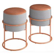 Kit 2 Puff Iron Redondos Estofados Couro e Linho Cinza Caramelo Base de Ferro Cobre Metalizado Banqueta Decorativa Sala Kit 2 Puff Iron Redondos Estofados Couro e Linho Cinza Caramelo Base de Ferro Cobre Metalizado Banqueta Decorativa Sala
