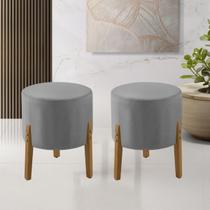 Kit 2 Puff Thor 3 Pés em Veludo Cinza Base em Madeira