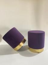 kit 2 puffs com base dourada elegante moderno luxo redondo cor roxo decorar sala moveis