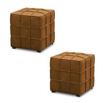 Kit 2 Puffs Decorativos Augusto 43cm Sala de Estar Couro Caramelo Manchado G88 - Gran Belo Kit 2 Puffs Decorativos Augusto 43cm Sala de Estar Couro Caramelo Manchado G88 - Gran Belo