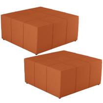 Kit 2 Puffs Decorativos Para Sala de Estar Quadrado Milano 90x90cm W01 Tecido Terracota - Lyam Decor Kit 2 Puffs Decorativos Para Sala de Estar Quadrado Milano 90x90cm W01 Tecido Terracota - Lyam Decor