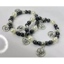 Kit 2 Pulseiras Espírito Santo Hematita e Pérola Pingente Prateado Kit 2 Pulseiras Espírito Santo Hematita e Pérola Pingente Prateado
