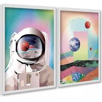 Kit 2 Quadros Astronauta Colorido Planetas 45x34cm Kit 2 Quadros Astronauta Colorido Planetas 45x34cm
