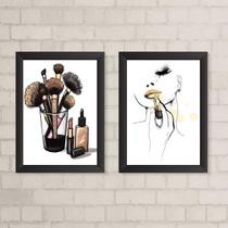 Kit 2 Quadros Makeup Mulher Maquiando 33x24cm - com vidro Kit 2 Quadros Makeup Mulher Maquiando 33x24cm - com vidro