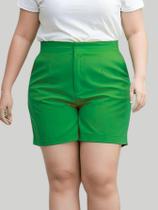 Kit 2 Shorts Feminino Plus Size em Alfaiataria Cintura Alta e Modelagem Confortável Kit 2 Shorts Feminino Plus Size em Alfaiataria Cintura Alta e Modelagem Confortável