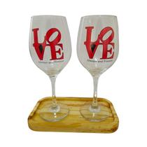 Kit 2 Taças Bandeja Frase Love Personalizada Vinho Kit 2 Taças Bandeja Frase Love Personalizada Vinho