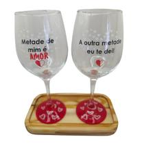 Kit 2 Taças Bandeja Namorados Casal Amor Personalizada Vinho Kit 2 Taças Bandeja Namorados Casal Amor Personalizada Vinho