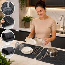 Kit 2 Tapetes Escorredor de Louça Super Absorvente 50x38cm Tapete Secador de Louças para Bancada Cozinha Secagem Rápida Antiderrapante Protetor de Pia Kit 2 Tapetes Escorredor de Louça Super Absorvente 50x38cm Tapete Secador de Louças para Bancada Cozinha Secagem Rápida Antiderrapante Protetor de Pia
