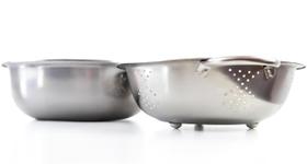 Kit 2 Unidades Bacia Para Salada e Escorredor De Massas Em Inox Kit 2 Unidades Bacia Para Salada e Escorredor De Massas Em Inox