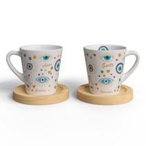 Kit 2 Xícaras Porcelana Olho Grego E Pires De Madeira Pinus Para Proteção E Decoração De Café E Chá