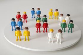 Kit 20 Bonecos Playmobil + 2 bebês - Bonecos para Constelação Familiar