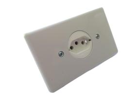 Kit 20 Tomada De Embutir Giratória Voltim 2P+T 20A Com Placa Kit 20 Tomada De Embutir Giratória Voltim 2P+T 20A Com Placa