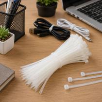 Kit 200 Abraçadeiras Branca 2,5mm x 10cm Nylon Resistente Para Organização de Cabos Fios e Ferramentas