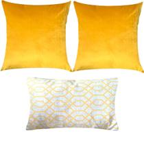Kit 3 Almofadas Composê Veludo Amarelo Liso e Geométrico Kit 3 Almofadas Composê Veludo Amarelo Liso e Geométrico