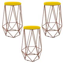 Kit 3 banquetas decorativas para sala hexágonal aramado base bronze suede amarelo - clique e decore