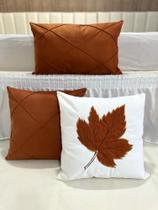 Kit 3 Capas De Almofada Bordada E Drapeada Suede Decorativa Kit 3 Capas De Almofada Bordada E Drapeada Suede Decorativa