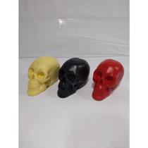 Kit 3 Crânios Vermelho Preto e Creme Escultura Gesso 20 Cm