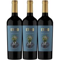 Kit 3 Garrafas Vinho Tinto Carbonero Etico Malbec 750ml Kit 3 Garrafas Vinho Tinto Carbonero Etico Malbec 750ml