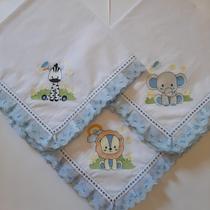 Kit 3 mantas cueiro bordadas safari com lese de algodão para bebês naninha Kit 3 mantas cueiro bordadas safari com lese de algodão para bebês naninha