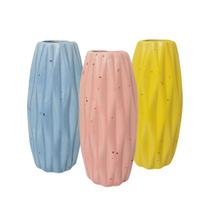 Kit 3 Mini Vasos Decorativos Porcelana Color Relevo Rosa, Azul e Amarelo 12cm - Lívon